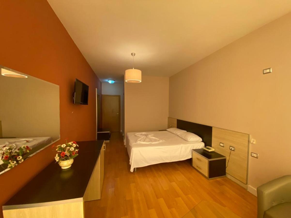 Hotel Continental Durres Ngoại thất bức ảnh
